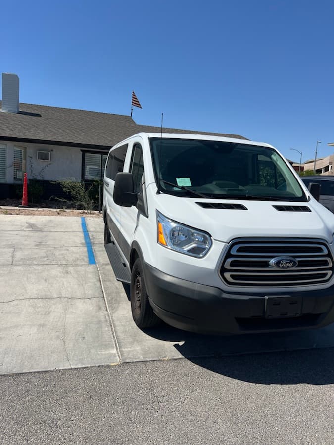 2019 Ford Transit 150 XLT Luxury 10 Seat Van thumbnail 2
