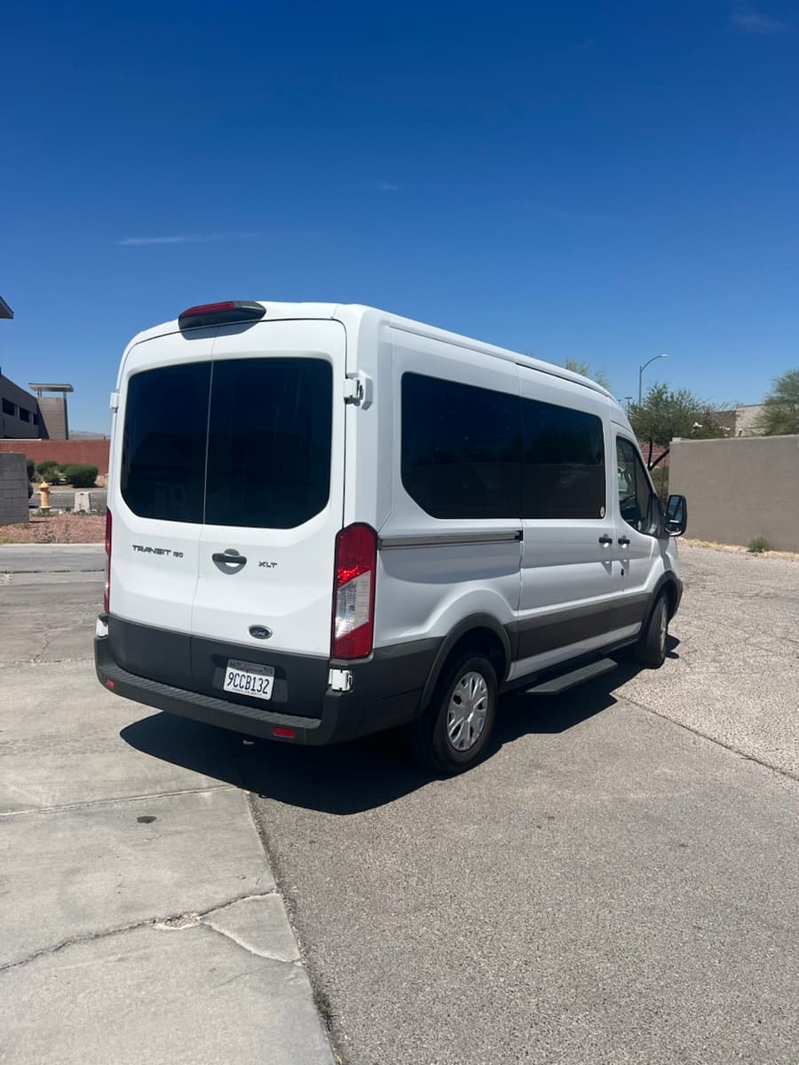 2019 Ford Transit 150 XLT 8 Passenger Medium Roof thumbnail 3