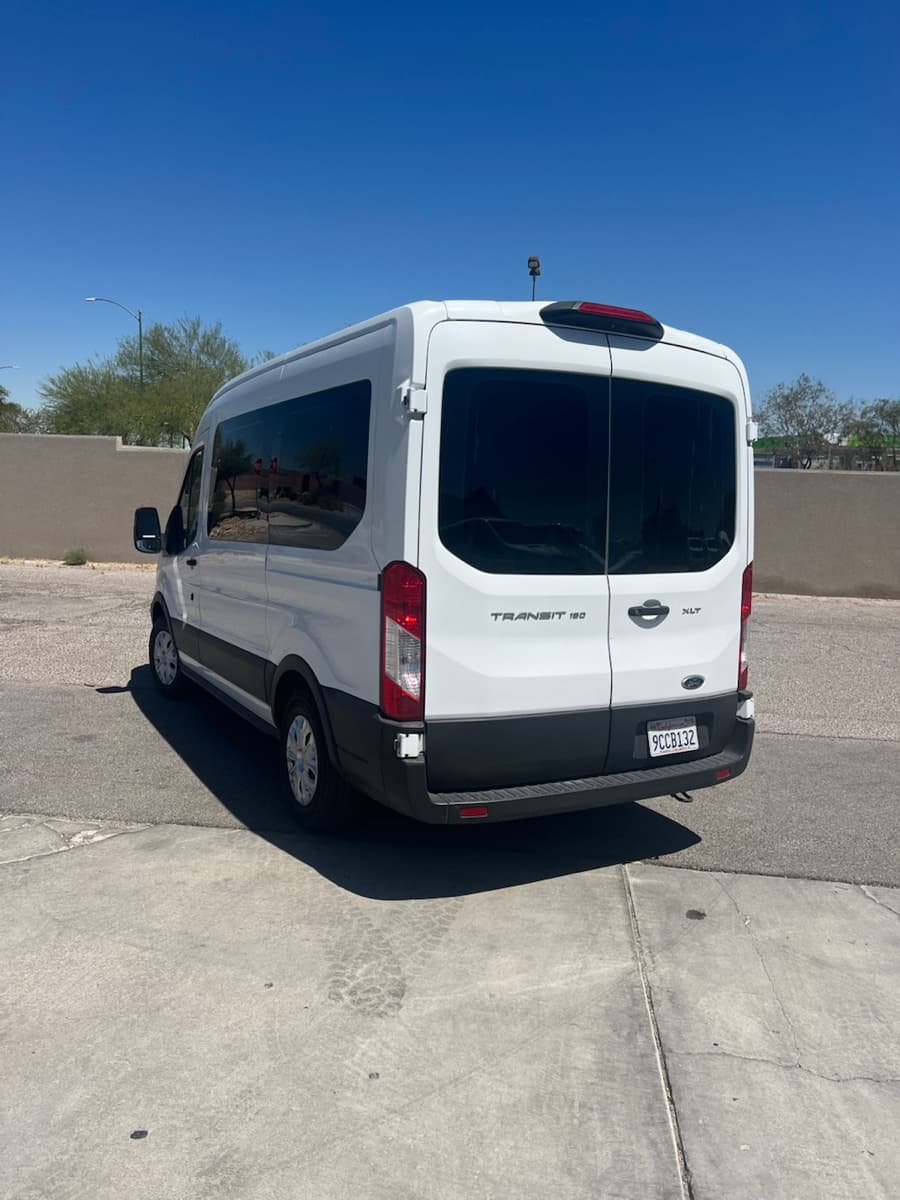 2019 Ford Transit 150 XLT 8 Passenger Medium Roof thumbnail 4
