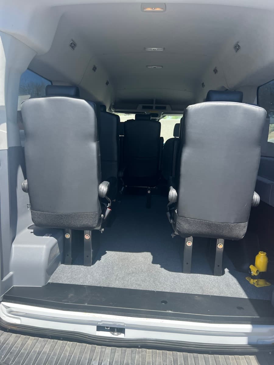 2019 Ford Transit 150 XLT 8 Passenger Medium Roof thumbnail 6