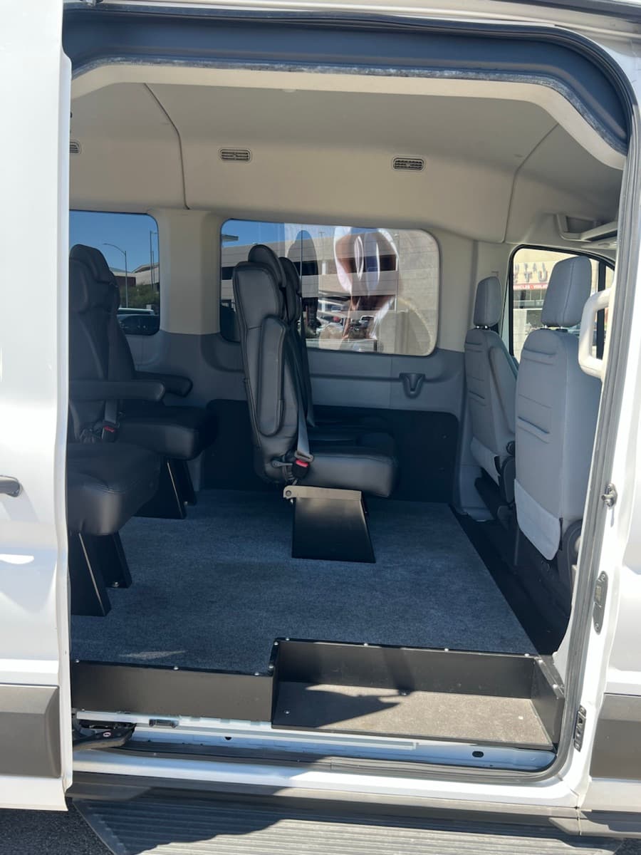2019 Ford Transit 150 XLT 8 Passenger Medium Roof thumbnail 7