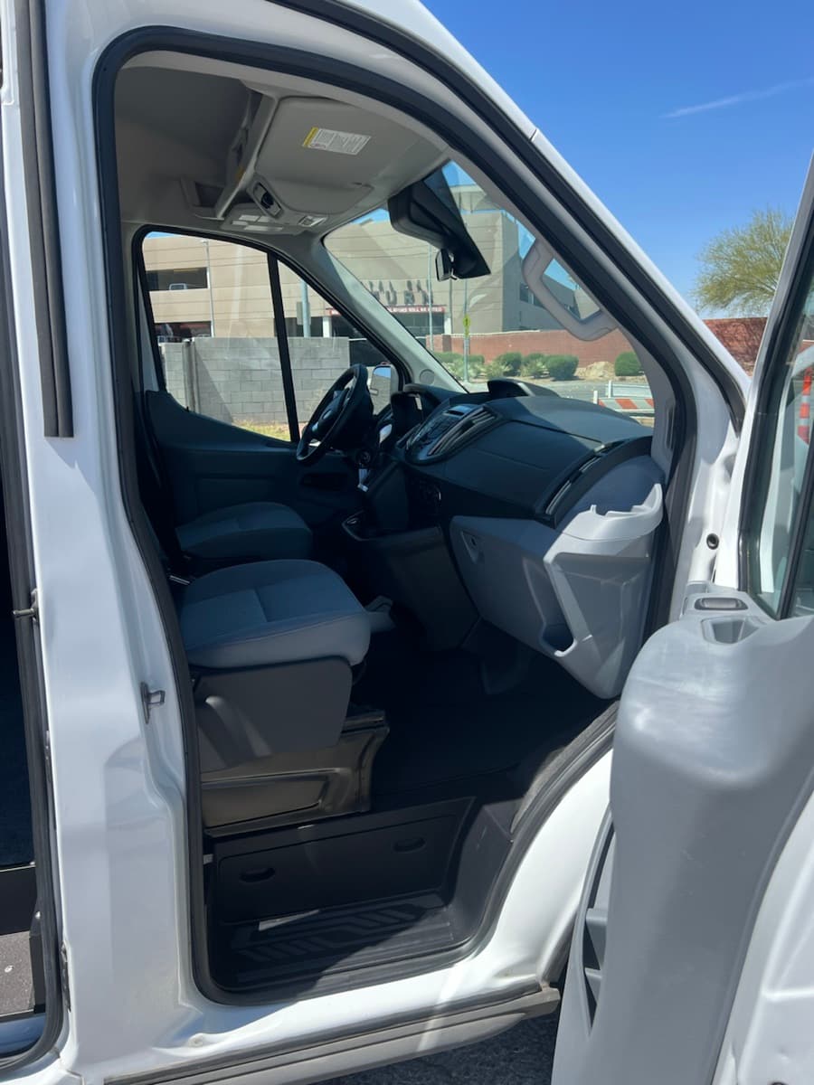 2019 Ford Transit 150 XLT 8 Passenger Medium Roof thumbnail 9