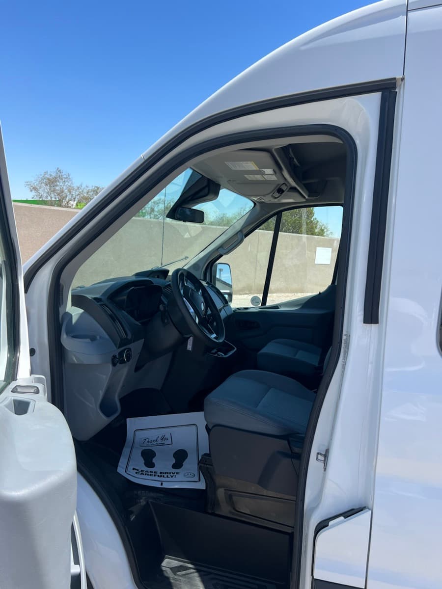 2019 Ford Transit 150 XLT 8 Passenger Medium Roof thumbnail 11